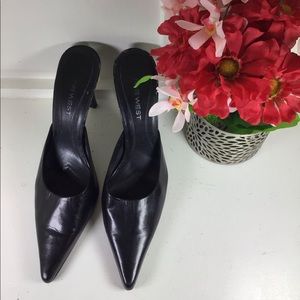 Nine West Black Pointed Toe Mules